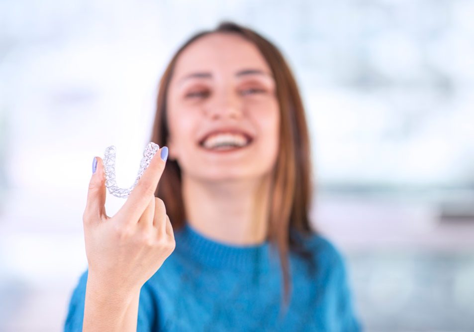 beautiful-smiling-woman-is-holding-an-invisalign