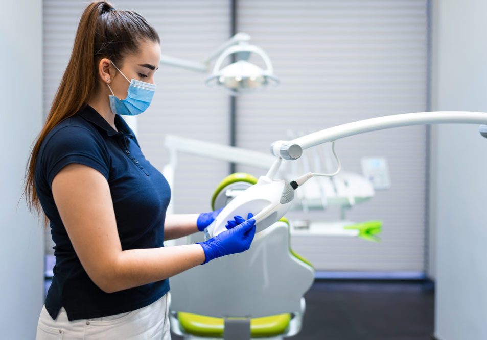 dentist-with-teeth-whitening-machine